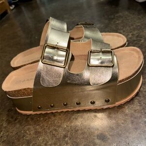 Bamboo platform sandals. Brand new. Gold size 8